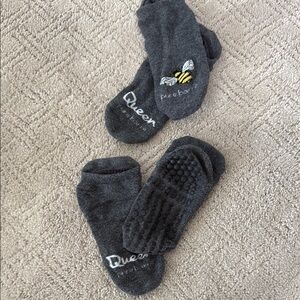 Que Gray Casual Socks with Cushioned Sole